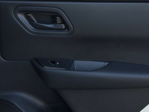 Used 2024 Nissan Rogue S FWD image 29