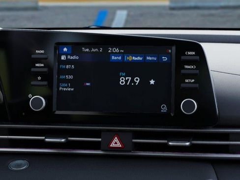 New 2026 Hyundai Elantra Hybrid FWD image 13