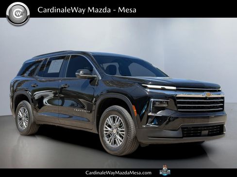 Used 2025 Chevrolet Traverse LT AWD/4WD image 1