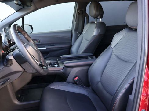 Used 2022 Toyota Sienna XSE image 9