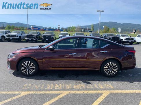 Used 2024 Nissan Altima 2.5 SV FWD image 4