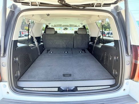Used 2018 Chevrolet Suburban LT RWD image 19