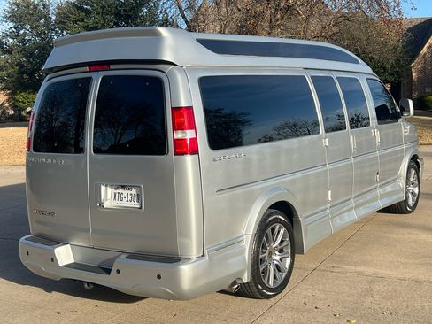 Used 2022 Chevrolet Express 2500 Extended w/ Enhanced Convenience Package image 14