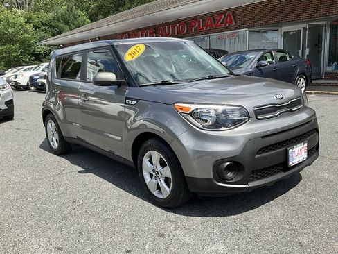 Used 2017 Kia Soul w/ Convenience Package FWD image 3