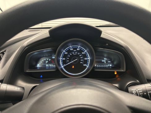 Used 2020 Toyota Yaris L image 19