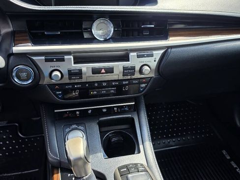 Used 2017 Lexus ES 350 w/ Luxury Package FWD image 23