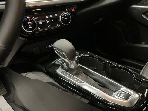 Used 2024 Chevrolet Trax ACTIV w/ Sunroof Package FWD image 18