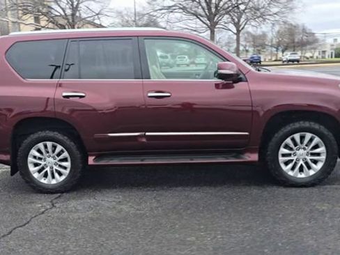 Used 2018 Lexus GX 460 Premium w/ Premium Package image 2