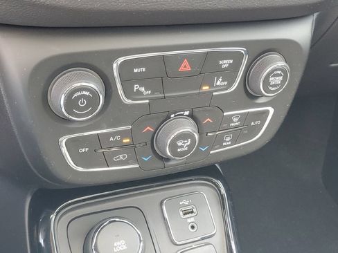 Used 2020 Jeep Compass Limited w/ Advanced Safety Group AWD/4WD image 24