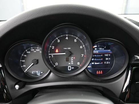 Certified 2023 Porsche Macan Turbo AWD/4WD image 18