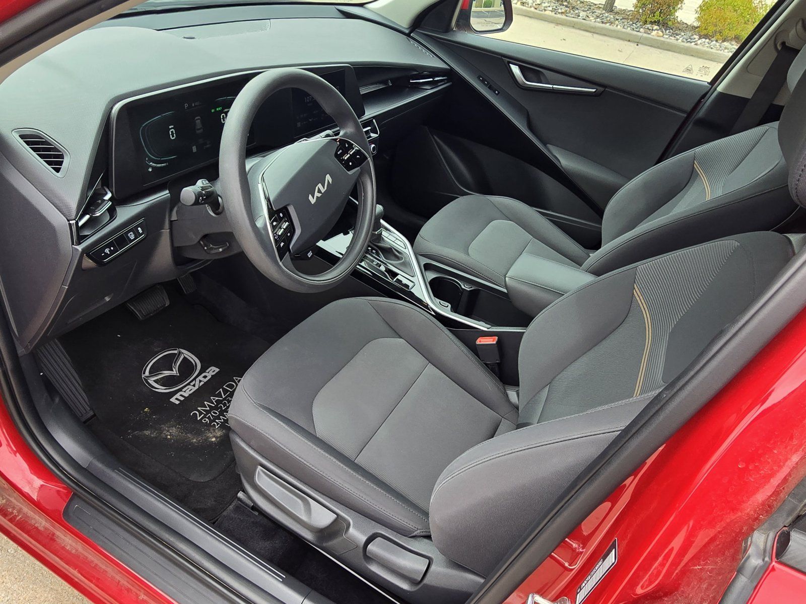 Used 2025 Kia Niro LX FWD image 26