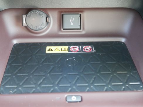 Used 2022 Toyota RAV4 Limited image 22