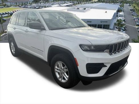 Certified 2025 Jeep Grand Cherokee Laredo image 2