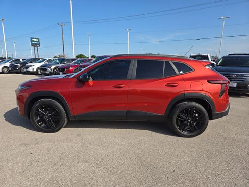 Used 2024 Chevrolet Trax ACTIV w/ Sunroof Package FWD image 6