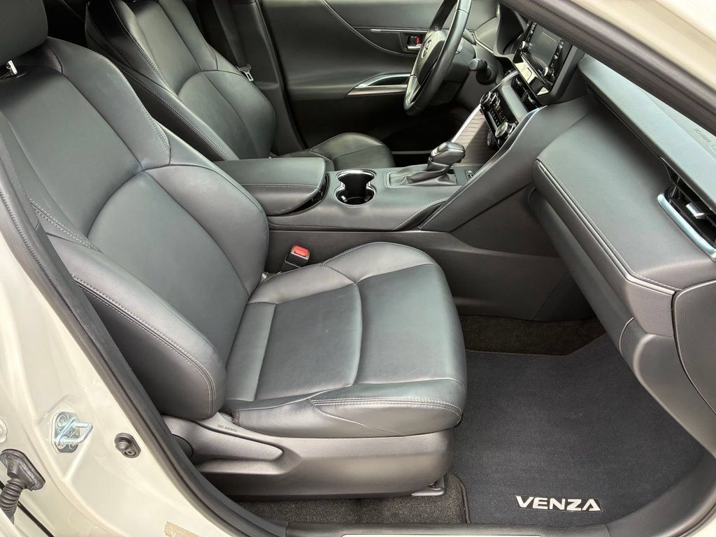 Used 2022 Toyota Venza XLE AWD/4WD image 35