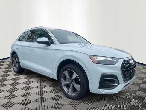 Used 2023 Audi Q5 2.0T Premium w/ Convenience Package AWD/4WD image 3
