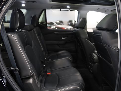 Used 2025 Honda Pilot Elite image 41