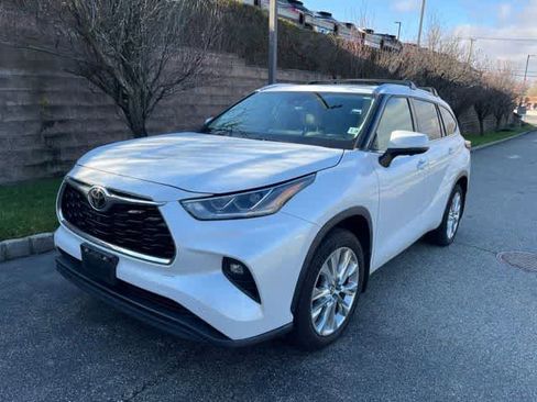 Used 2023 Toyota Highlander Limited image 1