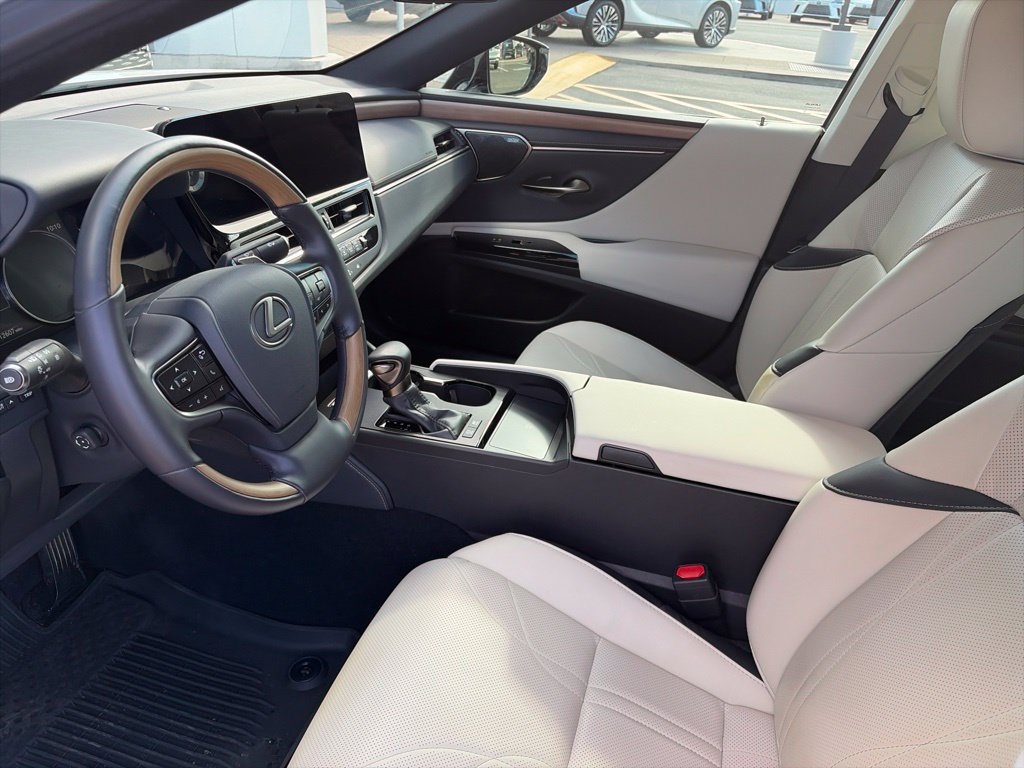 Used 2025 Lexus ES 300h w/ Accessory Package (Z2) FWD image 9