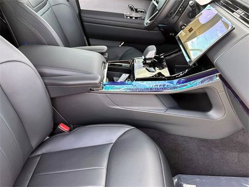 New 2025 Land Rover Range Rover Sport Dynamic SE image 8