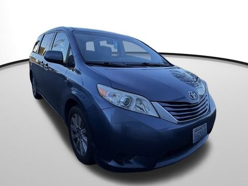 Used 2016 Toyota Sienna LE image 7