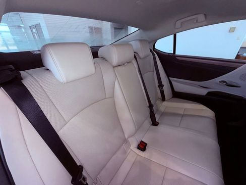 Certified 2025 Lexus ES 300h F Sport image 15