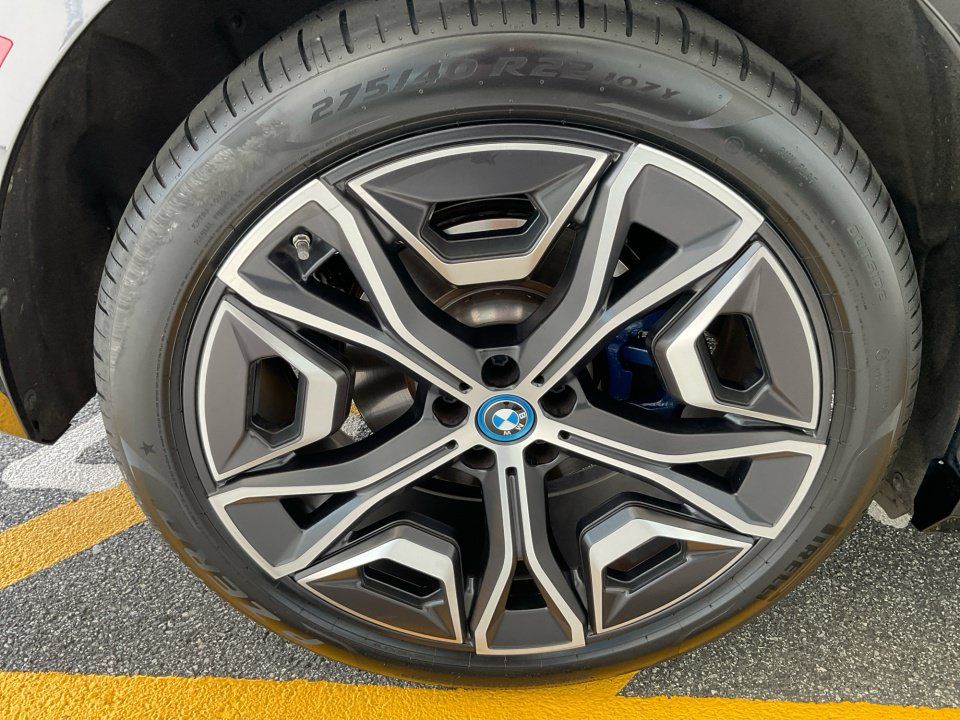 Used 2024 BMW iX xDrive50 w/ Premium Package AWD/4WD image 23