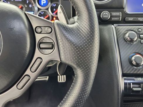 Used 2014 Nissan GT-R Premium image 30