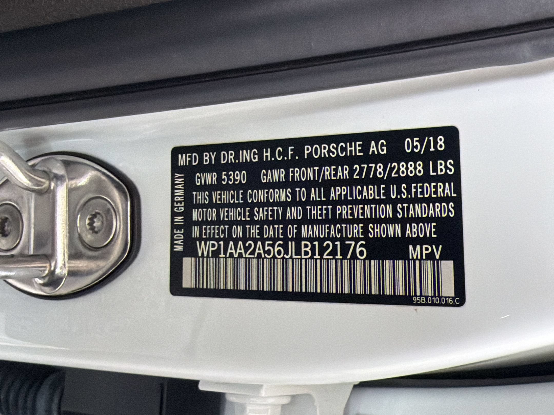 Used 2018 Porsche Macan AWD/4WD image 28