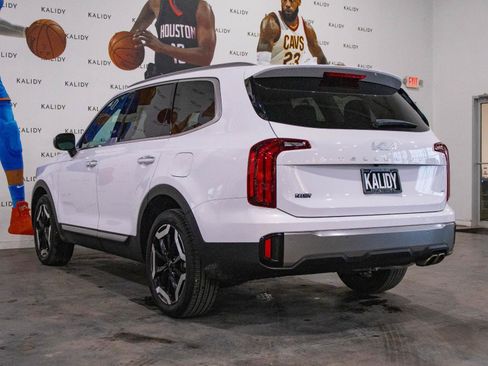 Used 2025 Kia Telluride S image 23