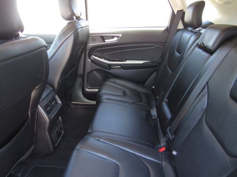 Used 2019 Ford Edge Titanium FWD image 14