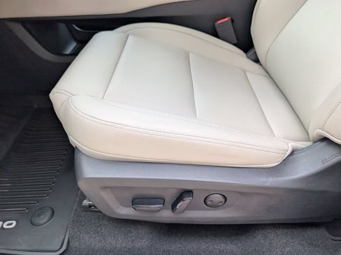 Used 2025 Nissan Murano SV FWD image 23