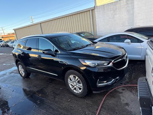 Used 2018 Buick Enclave Essence w/ Trailering Package image 2