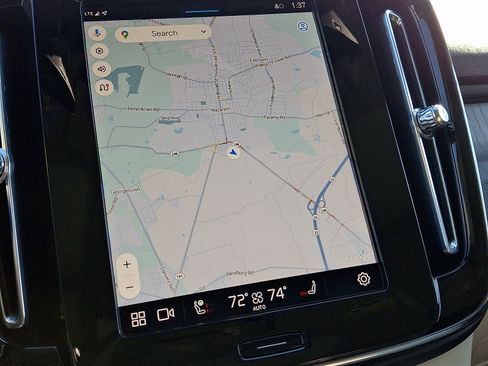 Used 2023 Volvo XC40 B5 Plus w/ Driver Assist Package image 17