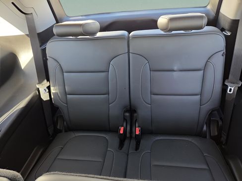 Used 2022 GMC Acadia SLT image 17