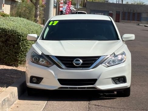 Used 2017 Nissan Altima 2.5 SR FWD image 2