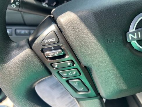 Used 2022 Nissan Frontier SV w/ Technology Package image 29