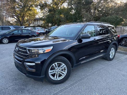 Used 2024 Ford Explorer XLT w/ Equipment Group 202A image 2