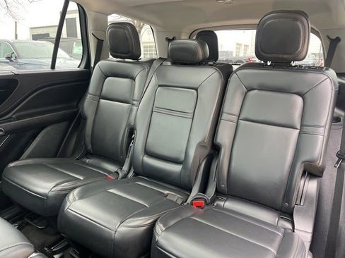 Used 2025 Lincoln Aviator AWD image 16