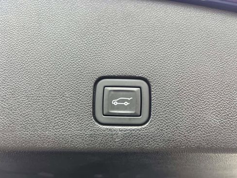 Used 2024 Cadillac XT6 Luxury image 9