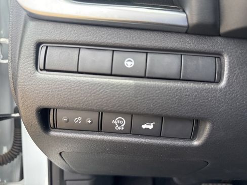 Certified 2025 Nissan Rogue SV FWD image 19