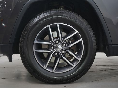 Used 2018 Jeep Grand Cherokee Limited w/ Trailer Tow Group IV image 30