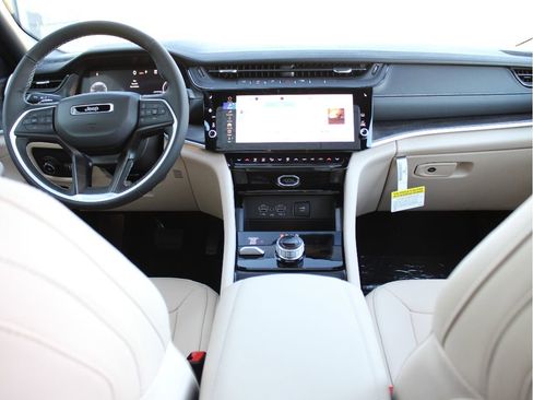 New 2026 Jeep Grand Cherokee Limited AWD/4WD image 18