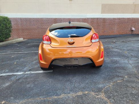 Used 2013 Hyundai Veloster w/ Style Pkg image 11