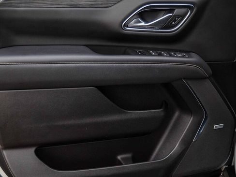 Used 2022 GMC Yukon SLT w/ SLT Premium Package image 27