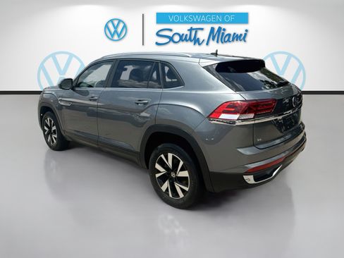 Certified 2023 Volkswagen Atlas Cross Sport SE FWD image 5