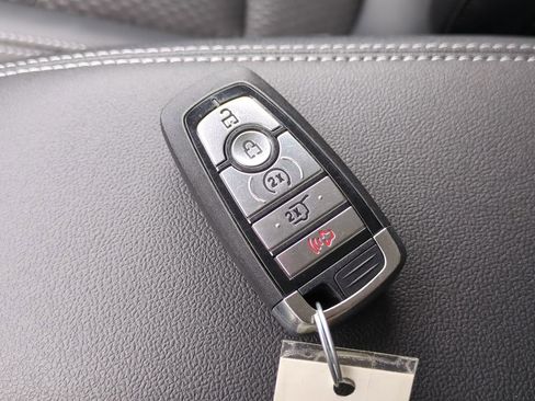 New 2025 Ford Escape SE FWD image 32