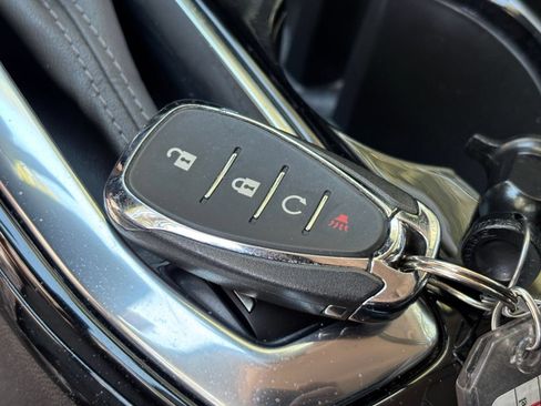 Used 2025 Chevrolet Trax LT FWD image 23