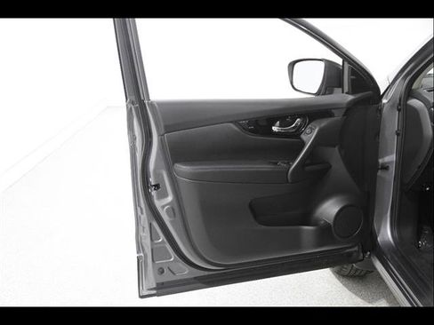 Used 2020 Nissan Rogue Sport SV AWD/4WD image 4