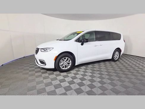 New 2026 Chrysler Pacifica Select FWD image 35